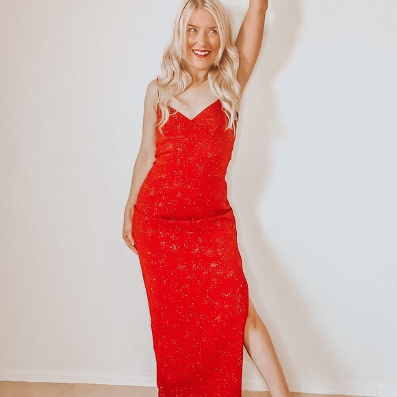 Beautiful city angels gown from David’s Bridal with slit bottom - Picture 2 of 10